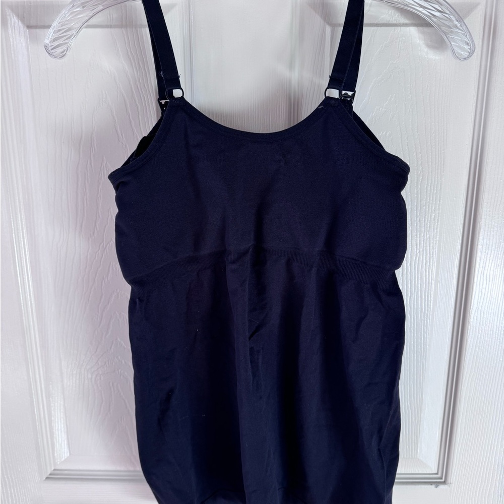 Sublime® Hands-Free Pumping & Nursing Tank - Picture 4 of 7